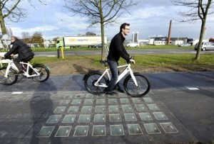 Carril bici con paneles solares